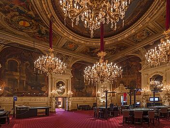 Das Casino  ist eng mit dem Aufstieg Baden-Badens zum Weltbad verbunden. Erbaut wurde es ab 1822 nach   Vorbild  Versailles.
