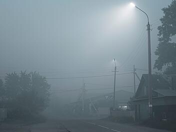 Hinter den Fassaden mancher D&ouml;rfer geht es grausig zu.