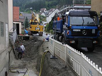 Die Baustelle der Kreisstraße in Steinberg ist aufwendig. Der Tiefenbach muss kanalisiert werden. Foto: Friedwald Schedel