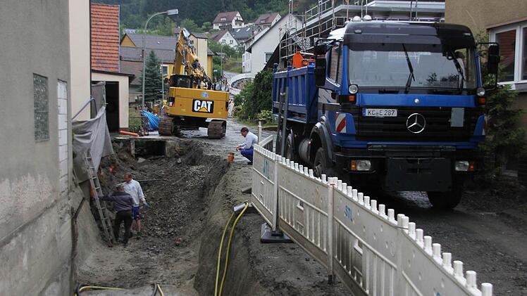 Die Baustelle der Kreisstraße in Steinberg ist aufwendig. Der Tiefenbach muss kanalisiert werden. Foto: Friedwald Schedel