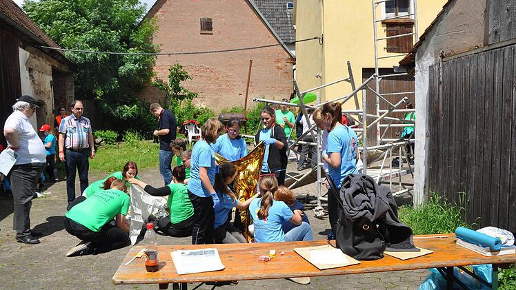Natürlich kam auch die Rettungsdecke zum Einsatz. Foto: Susanne Deuerling