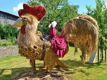 Die Korntage mit dem beliebten Strohfigurenwettbewerb zählen zu den Veranstaltungshighlights in der Ferienregion Probstei. Foto: djd/Probstei Tourismus Marketing/Tourismusverband Probstei e. V.