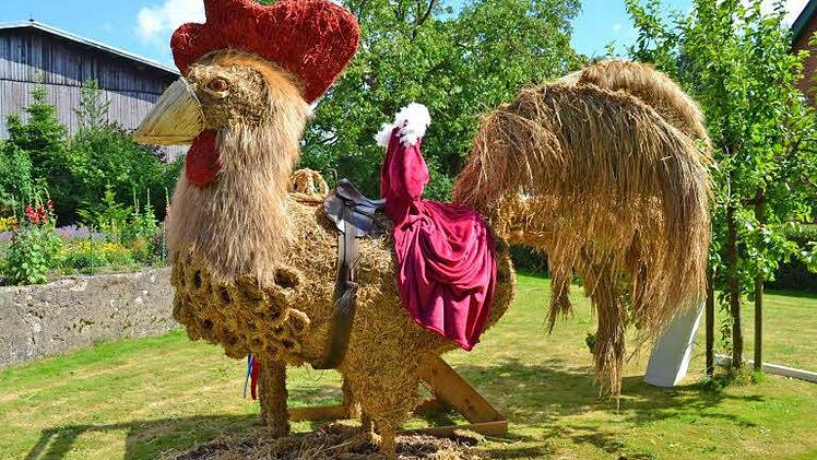 Die Korntage mit dem beliebten Strohfigurenwettbewerb zählen zu den Veranstaltungshighlights in der Ferienregion Probstei. Foto: djd/Probstei Tourismus Marketing/Tourismusverband Probstei e. V.