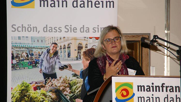 Wie können demografischer Wandel und Fachkräftemangel durch die Integration von Flüchtlingen abgemildert werden? Mit dieser Frage beschäftigte sich das Fachforum der Region Mainfranken GmbH, dessen fachliche Sprecherin Prof. Dr. Theresia Wintergerst ist.
