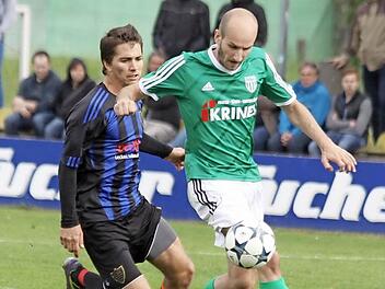 Florian Gundelsheimer (rechts) gehört zu den Sander Spielern, die vor dem Saisonauftakt angeschlagen sind. Er wird in Großbardorf wohl fehlen.  Foto: Günther Geiling