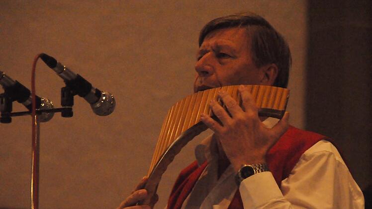Rainer Steinbach, seine Panflöte und der Erfolgshit von James Last "Einsamer Hirte". Noch immer geht dieser Song unter die Haut. Foto: Peter Klopf