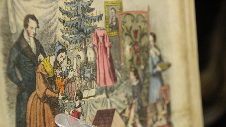 Da bekommt das Mädchen den Nussknacker geschenkt, der später alle Zähne verlieren wird: Bettina Wagner mag den um 1840 entstandenen Kupferstich des  "allerliebsten Kindermärchens" vom Nussknacker und dem  Mäusekönig nach E. T. A. Hoffmann.