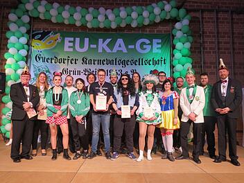 Ehrungen bei der EU-KA-GE: (von links) Dieter Kewersun, Jasmin Erhard, Anna Reuß, Björn Ortmann, Joana Katzenberger, Christian Erhard, Michael Huppmann, Timo Lippert, Benjamin Schmitt, Johanna Bindrim, Anna Reuß, Christian Leber, Anne Bohl, Maximilian Schießer, Manuel Schmitt, Sebastian Leber und Tobias Brand.  Foto: Doris Bauer