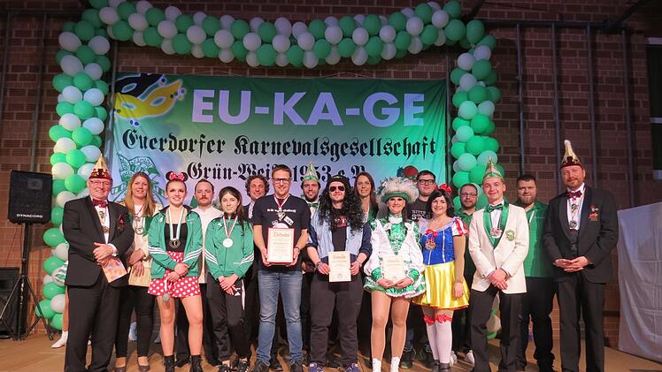 Ehrungen bei der EU-KA-GE: (von links) Dieter Kewersun, Jasmin Erhard, Anna Reuß, Björn Ortmann, Joana Katzenberger, Christian Erhard, Michael Huppmann, Timo Lippert, Benjamin Schmitt, Johanna Bindrim, Anna Reuß, Christian Leber, Anne Bohl, Maximilian Schießer, Manuel Schmitt, Sebastian Leber und Tobias Brand.  Foto: Doris Bauer