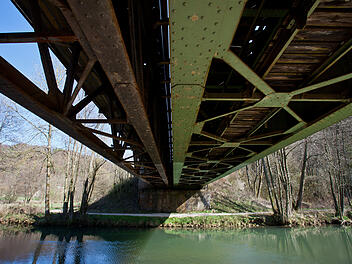 Historische Eisenbahn-Stahlbr&uuml;cke im Pegnitztal