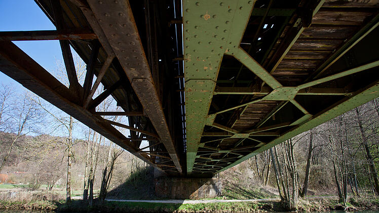 Historische Eisenbahn-Stahlbr&uuml;cke im Pegnitztal