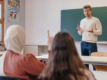 Linnar geht ehrenamtlich an Schulen und lehrt &uuml;ber Finanzthemen und die Gr&uuml;ndung eines Start-ups.