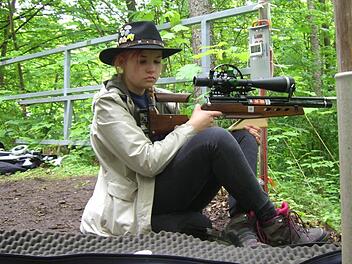 Alina Kraus stand mit den Plätzen 2 und 3 in der Jugendwertung gleich zweimal auf dem Treppchen, hier in der Konzentrationsphase.