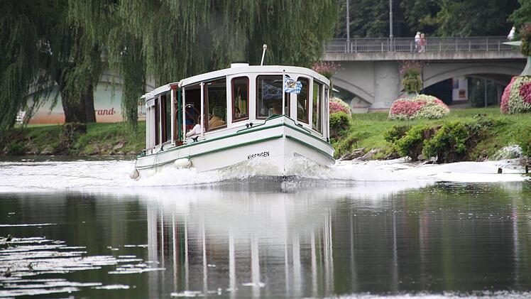 Seit 140 Jahren gibt es die Saale-Schifffahrt. Mit dem Dampferle geht es seitdem vom Kurgarten zur Unteren Saline. Foto: Ralf Ruppert