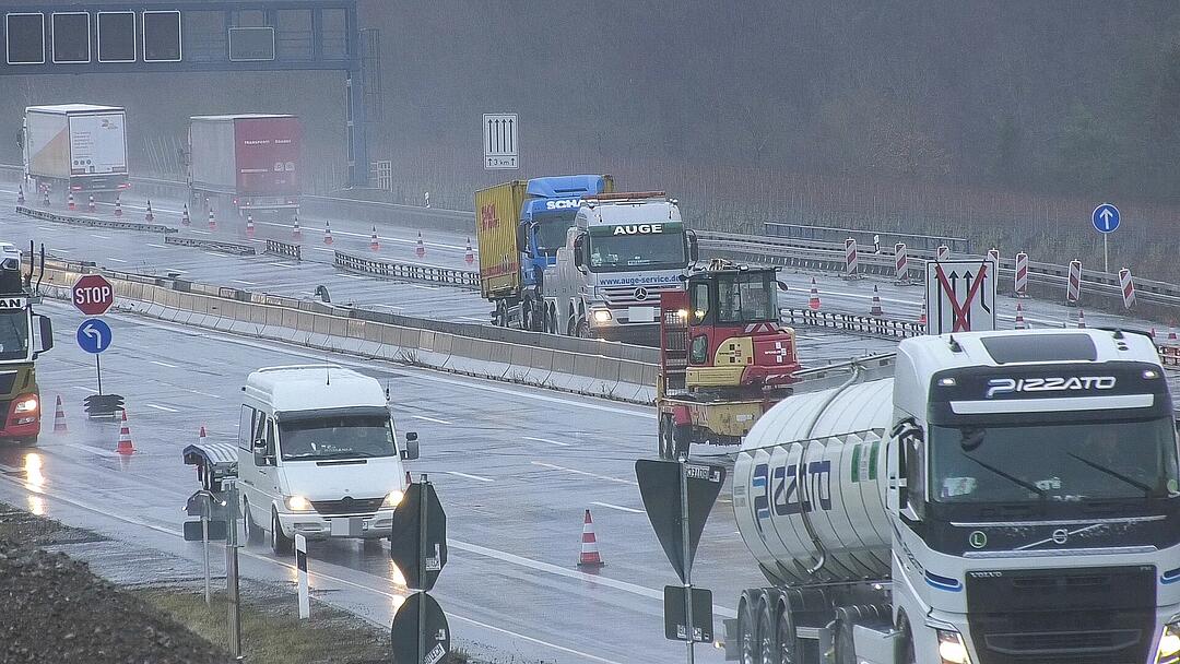 Trümmerfeld aus Beton: A3 nach Unfall zeitweise  komplett gesperrt