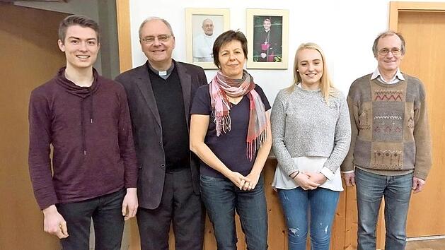 F&uuml;r den neuen Pfarrgemeinderat gibt es in diesem Jahr viel zu tun. Die neu gew&auml;hlte Vorstandschaft zeigt sich f&uuml;r die unterschiedlichsten Aktivit&auml;ten verantwortlich: von links Dominik Schw&auml;gerl, Kilian Kemmer, Karola dos Reis Goncalves, Lisa Brinkel und Karl Barth Foto: Peter Schramm