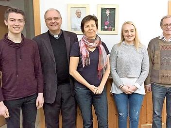F&uuml;r den neuen Pfarrgemeinderat gibt es in diesem Jahr viel zu tun. Die neu gew&auml;hlte Vorstandschaft zeigt sich f&uuml;r die unterschiedlichsten Aktivit&auml;ten verantwortlich: von links Dominik Schw&auml;gerl, Kilian Kemmer, Karola dos Reis Goncalves, Lisa Brinkel und Karl Barth Foto: Peter Schramm