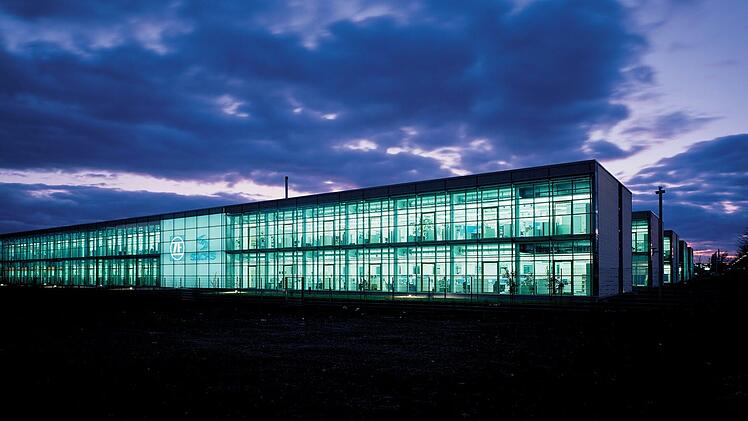 F&uuml;r ZF ist das Werk in Schweinfurt ein wichtiger Standort f&uuml;r Produktion und Entwicklung, unter anderem von Antriebs- und Fahrwerkskomponenten.