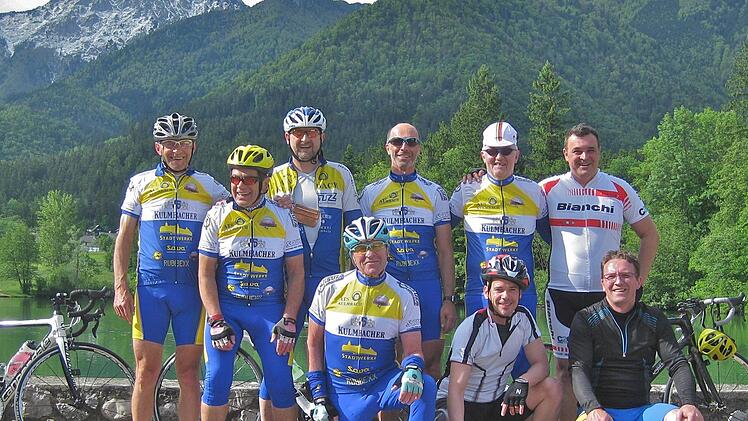 Radsportkameraden - hinten, von links: Dietmar Grampp, Günther Geuther, Reinhard Eber, Konrad Witzgall, Jürgen Holzmann und Matej Lopatic (Firma Sava); vorne, von links: Willy Kastner, Matej Tezak und Duasn Presa (beide Firma Sava).