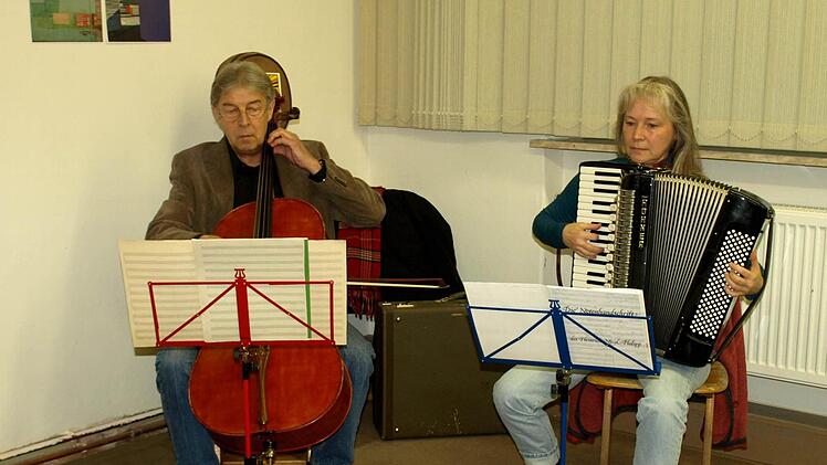 Bert und Angelika Frank konnten mit kleinen Volksmusikstücken aus dem achtzehnten Jahrhundert begeistern.