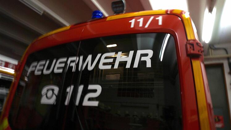 Das neue Feuerwehrauto muss vorerst im Gerätehaus bleiben. Der Feuerwehr-Tüv hat es nicht zugelassen, weil es zu schwer sei.  Foto: Gerd Schaar