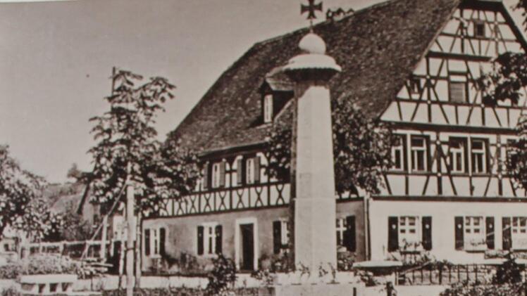 Ehemaliges Schulhaus am Heiligenstadter Markt (1930) Repro: Carmen Schwind, Bild: Hans Dorsch