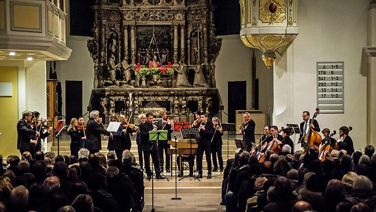 Impressionen vom Weihnachtskonzert mit dem Collegium Musicum Coburg in der MorizkircheFoto: Jochen Berger
