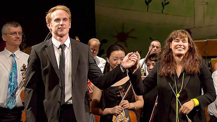 Joel Annmo und Anna-Sophie Brüning