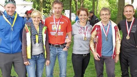 Kulmbacher Ausdauersportler am Rennsteig. Im Bild (von links) Johannes Henninger, Susanne Schubert, Michael Kraus, Sindy Meier, Markus Neumeister und Dominik Hoderlein. Foto: Michael Kraus