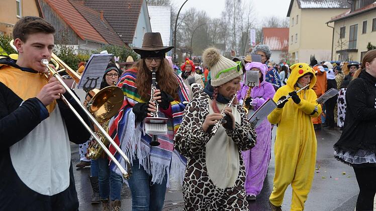 Straßenfasching in Ebenhausen Foto: Peter Rauch