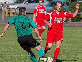 Patrick Tauber (rechts) ist zusammen mit Christopher Schneider im Moment der erfolgreichste Torschütze beim TSV Weißenbrunn. Beide haben je fünfmal getroffen.  Foto:  Heinrich Weiß
