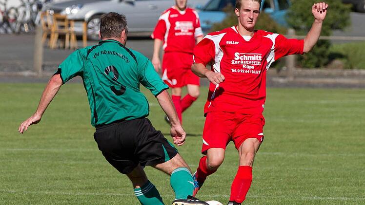 Patrick Tauber (rechts) ist zusammen mit Christopher Schneider im Moment der erfolgreichste Torschütze beim TSV Weißenbrunn. Beide haben je fünfmal getroffen.  Foto:  Heinrich Weiß