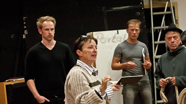 "Der Liebestrank": Probenszene mit Gastregisseurin Jean Renshaw.