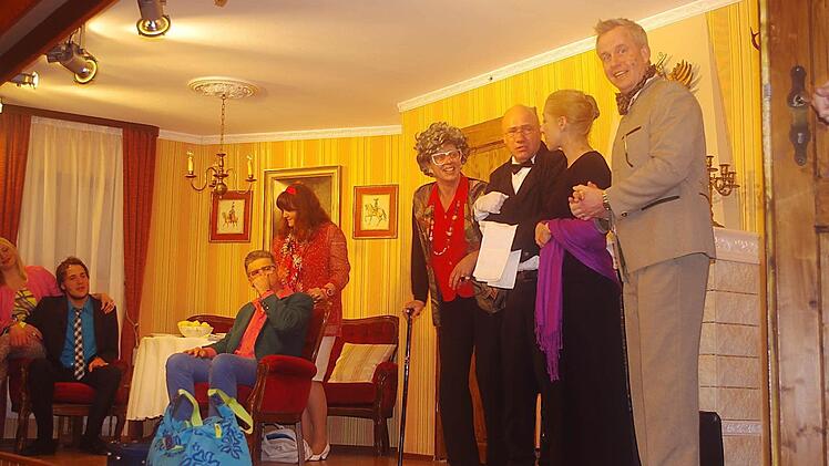 Das Bild zeigt (von links): Alexandra Schubert, Tobias Fischer, Hardy Hanuschke, Erika Schilt, Anita Zimmerlein, Jürgen Fischer, Claudia Blinzler, Joachim Blinzler.