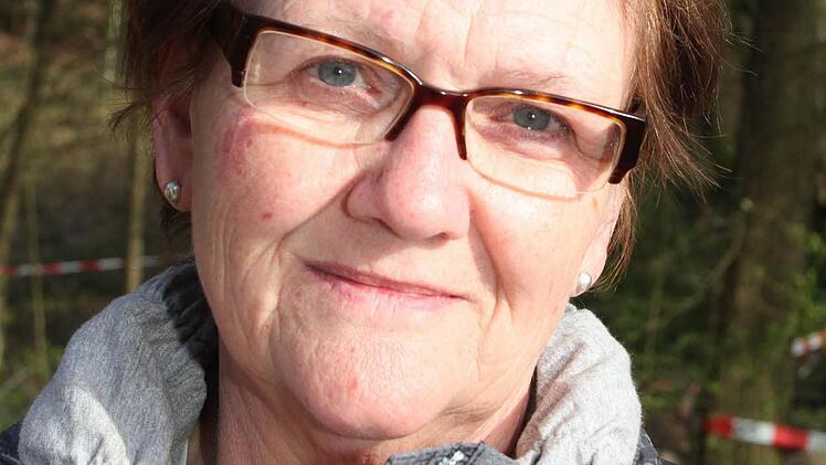 Ilonka Tripke, Anwohnerin im Dreibrunnenweg: "Wir leben seit vierzig Jahren mit den Baracken und haben überhaupt nichts gegen die Bewohner. Wir haben ihnen sogar geholfen." Foto: Sonja Adam