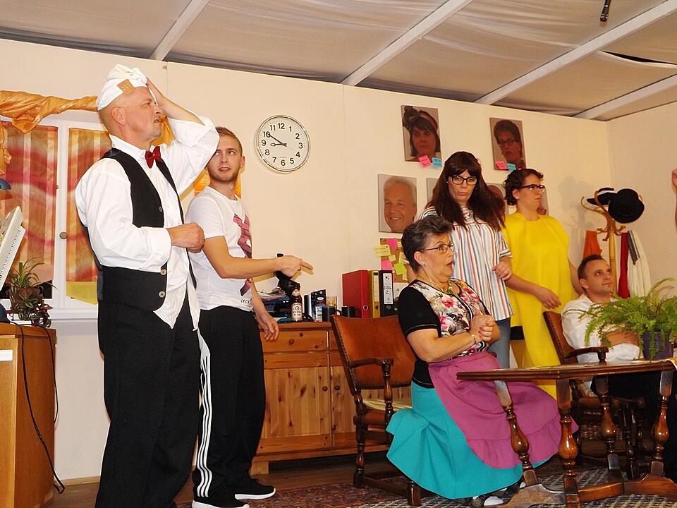 07.11.2016 Theatergruppe Gerach spielt >Die Nacht der Nächte!<