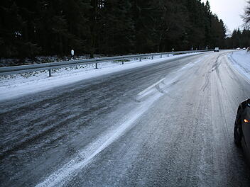 Blitzeis f&uuml;hrt zu mehreren Unf&auml;llen in Buckenhof
