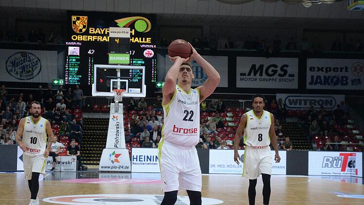 Reid Travis beim Freiwurf. Foto: Peter Mularczyk