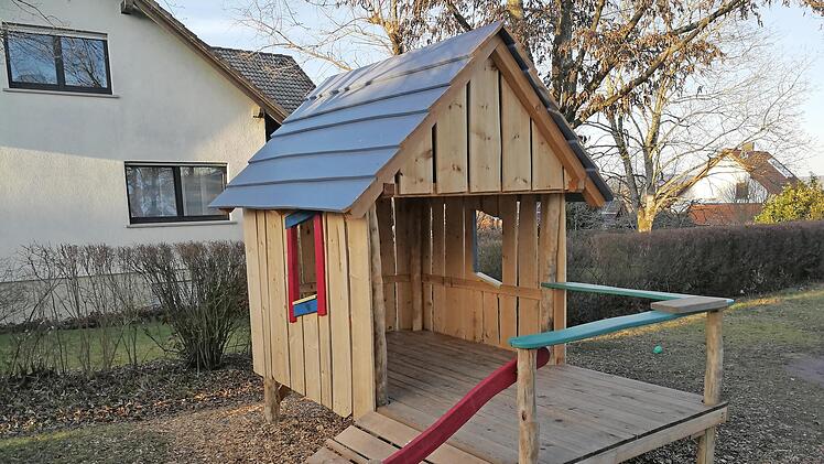 Das neue Spielhaus in Reutersbrunn ist aus Sicht der SPD ein gutes Beispiel für das Zusammenwirken von Bauhof und Bürgern.