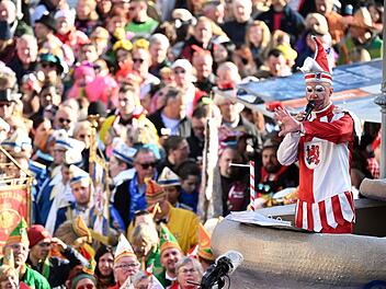 Beginn der Karnevalssession - Düsseldorf