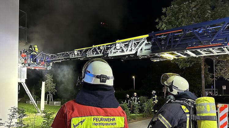 Herzogenaurach: Brand im Badezimmer - Bewohnerin mit Kind vom Rauchmelder geweckt