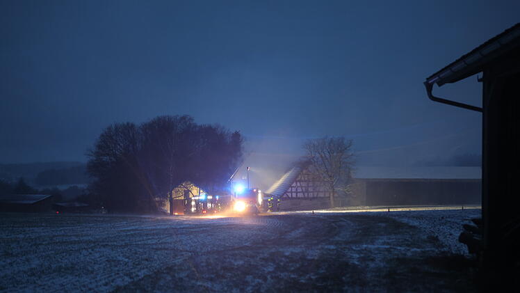 Stall in Flammen: Stallbrand sorgt f&uuml;r Gro&szlig;aufgebot an Einsatzkr&auml;ften