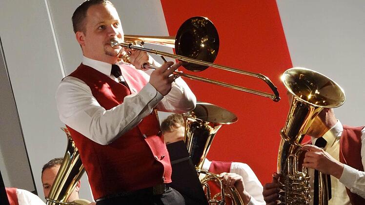 Daniel Baiersdorfer als Solist an der Posaune bei der "Bayerischen Polka" von Georg Lohmann und Michael Klostermann.
