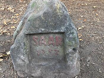 Der Gedenkstein von 1957  Foto: p