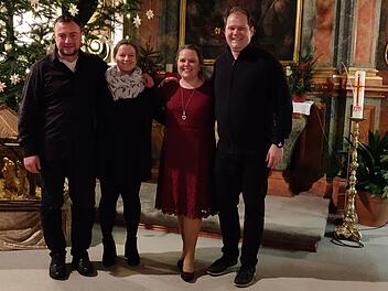 Volkach: Gleich zwei Konzerte zur Premiere: Weihnachtsstraße blüht musikalisch auf
