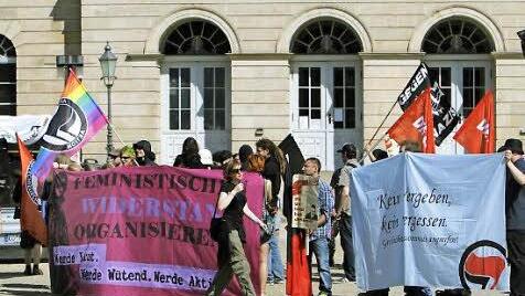 ...und vermutlich so ähnlich an einer anderen Stelle des Schossplatzes.