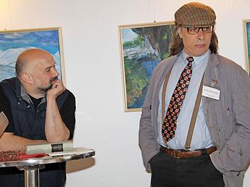 Gedanken zur Ausstellung steuerten Kuki-Vorsitzender Markus Häggberg (links) und Hausmeister Paluschke ( Frank Ziegler) bei.