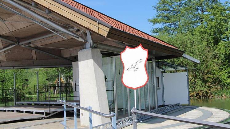 Bei einer Auftaktveranstaltung im Bad Staffelsteiner Kurpark wurde der dortige See von den Schwürbitzern kurzerhand zum "Wolfgangsee" umgetauft. Foto: Theatergruppe Schwürbitz
