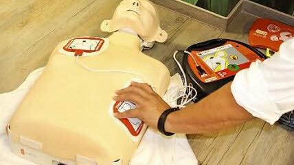 Im Notfall gibt es in Stadt und Landkreis Coburg über 220 Defibrillatoren, um Wiederbelebungsmaßnahmen durchzuführen.  Fotos: Nelly Ritz