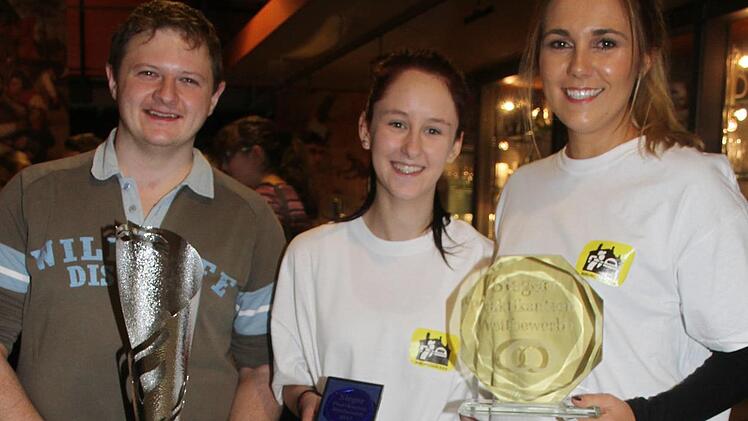 Das Siegerteam: Bäcker Sebastian Groß mit Praktikantin Silke Herrmann und  Lehrerin Verena Meyer von der Hans-Edelmann-Schule.